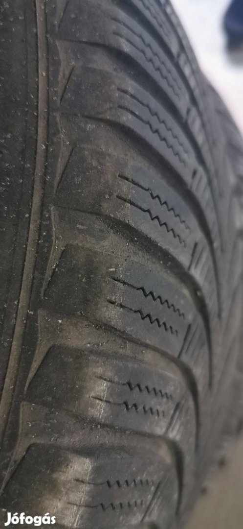 Eladó újszerű Hankook 195/65 R15 Téligumi szett lemezfelnivel