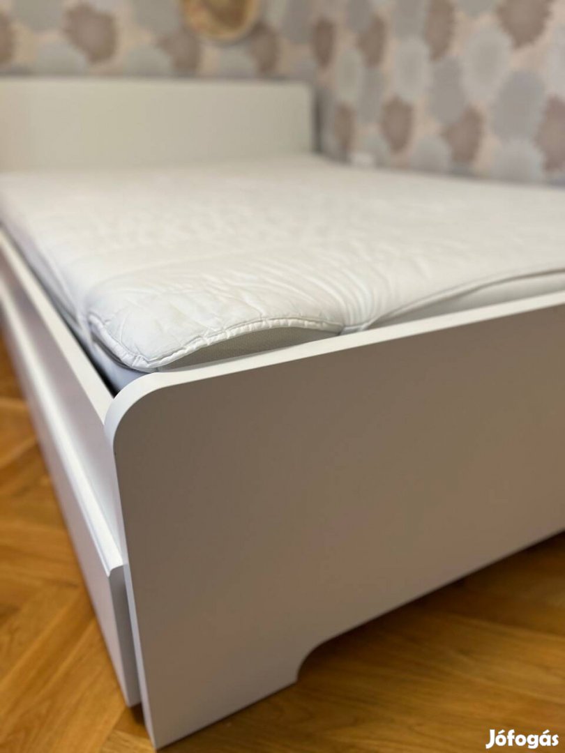Eladó újszerű IKEA ágy + fikókok, ágyrács, matrac, matracvédő