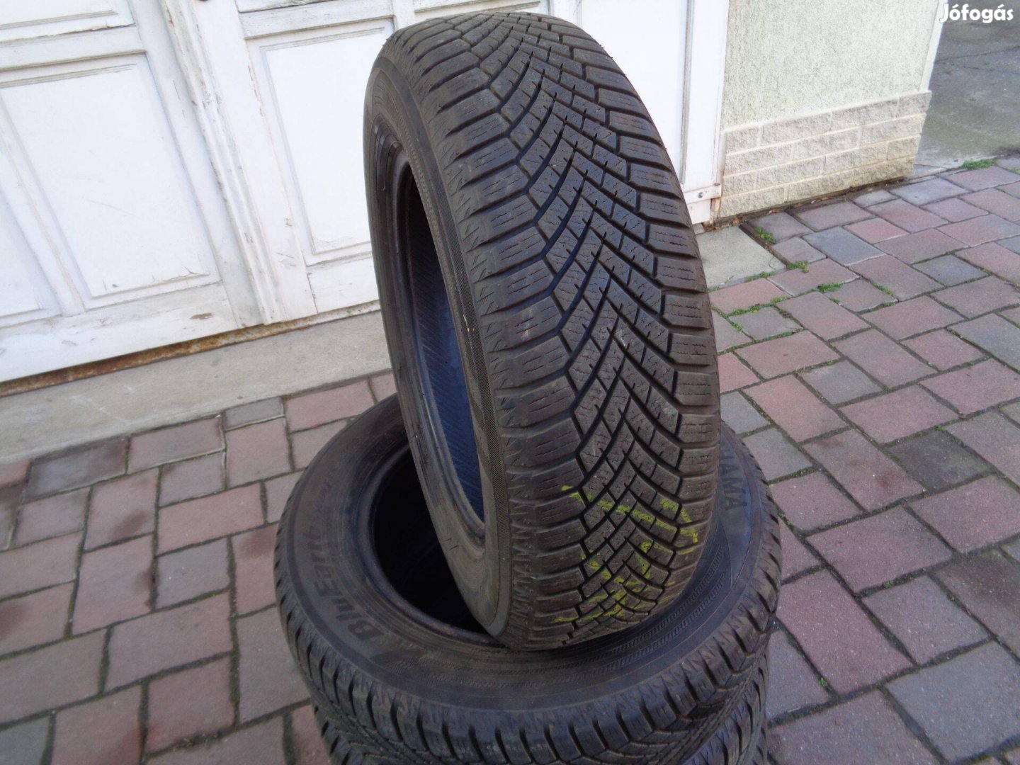 Eladó újszerű állapotban lévő Yokohama téligumi 195/65 R15 88T V906