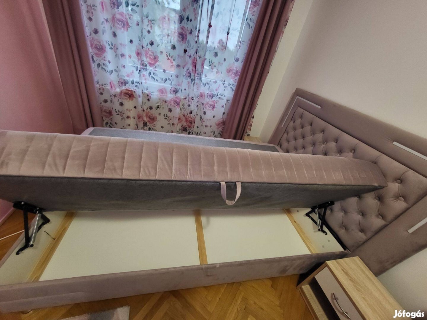 Eladó újszerű boxspring ágy