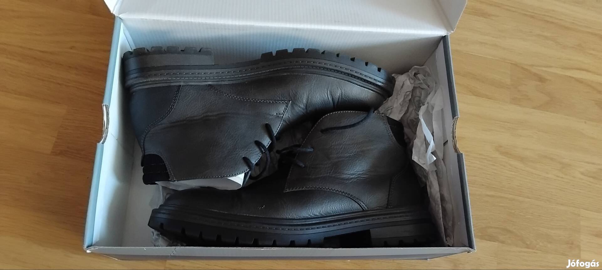 Eladó újszerű férfi cipő