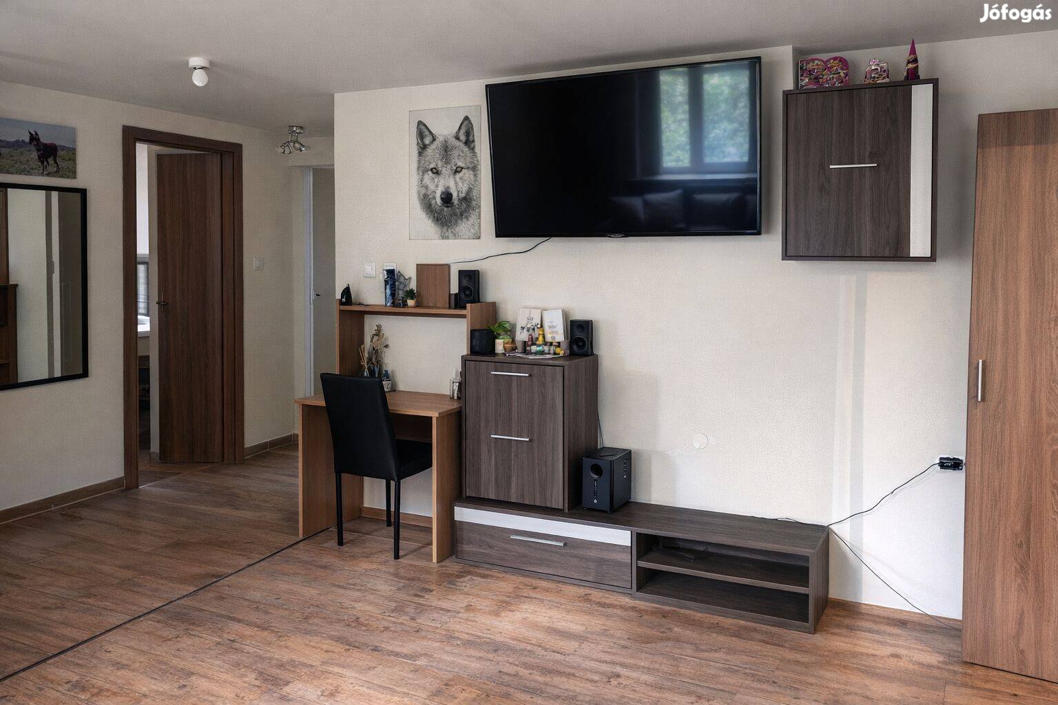 Eladó újszerű ikerház Pécsen