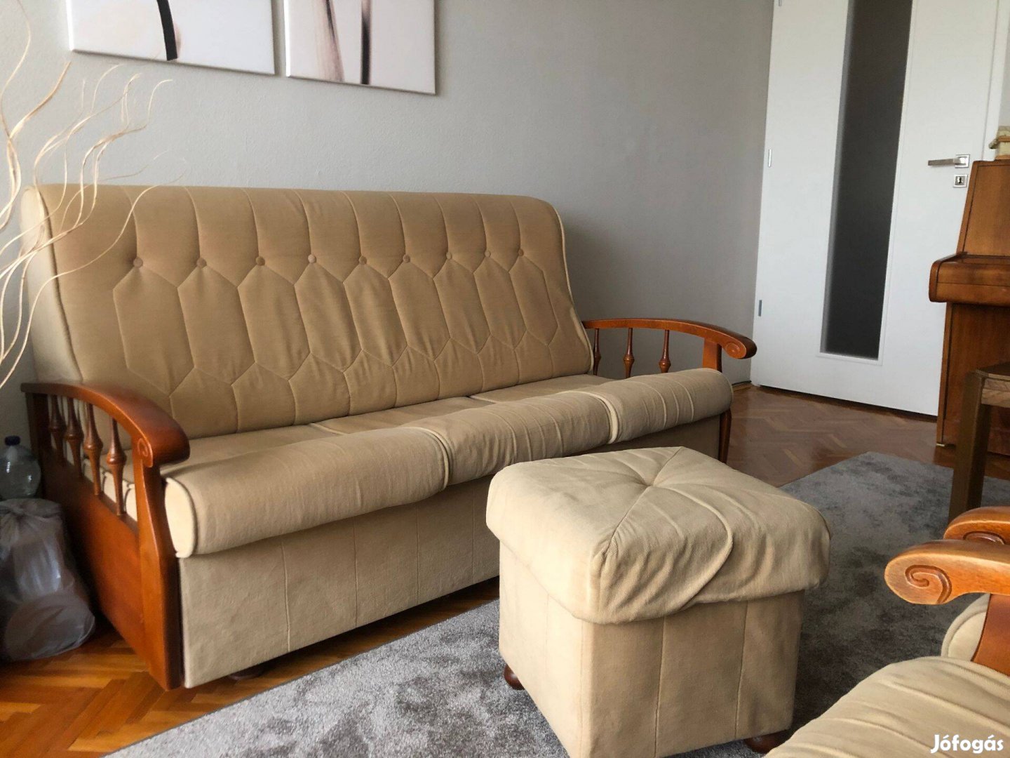 Eladó ülőgarnitúra - kanapéágy + 2 fotel + puff