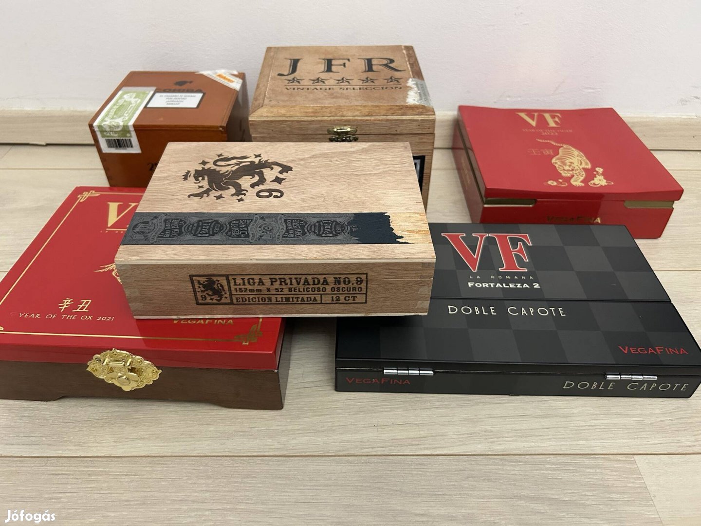 Eladó üres szivardobozok