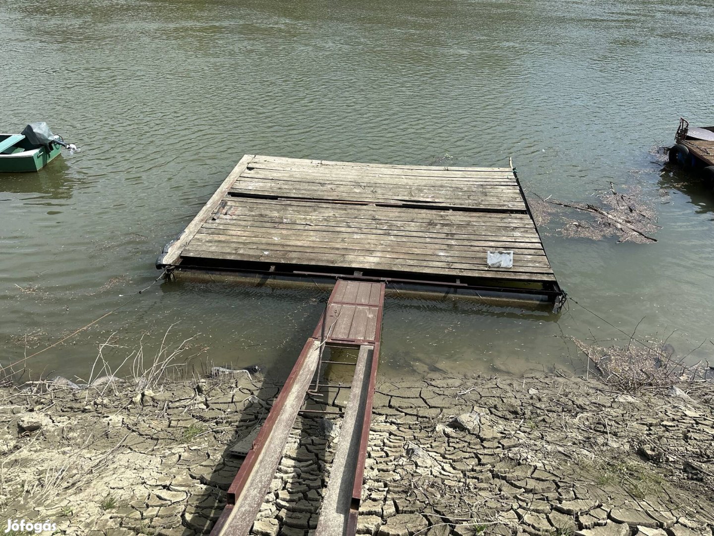 Eladó úszó stég