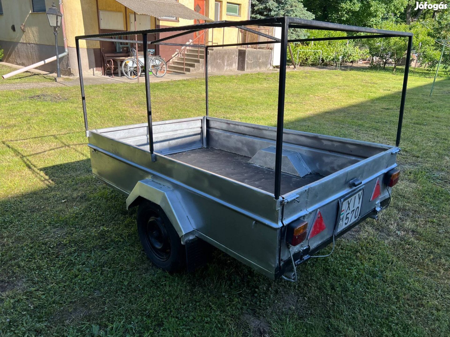 Eladó utánfutó Pusztaszabolcson