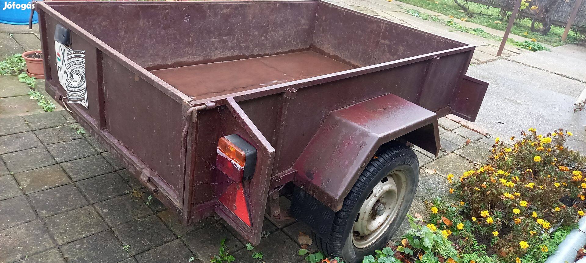 Eladó utánfutó, nyitott árúszállító. képek szerint