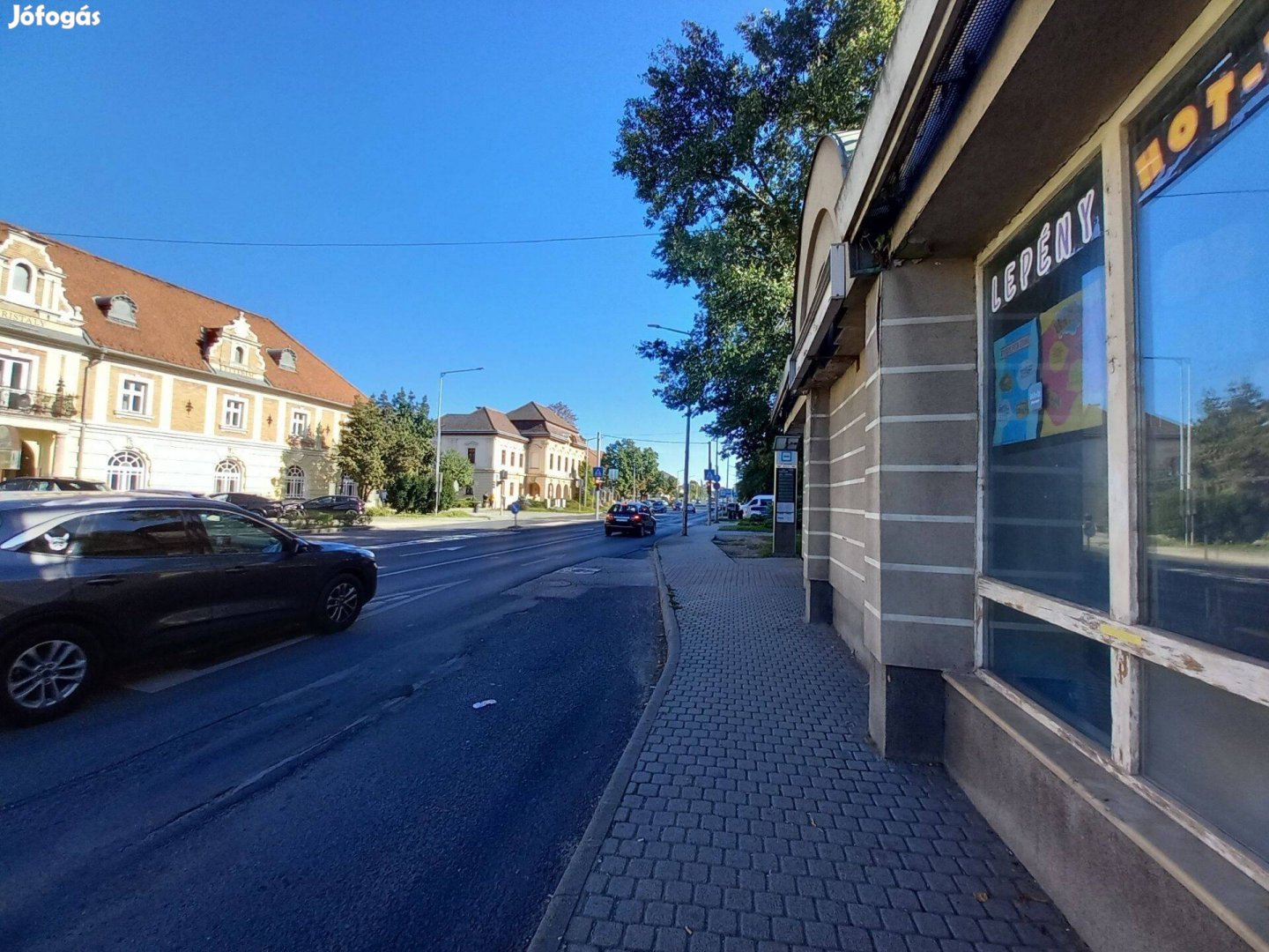 Eladó utcai bejáratos üzlethelyiség, Tata, Ady Endre utca