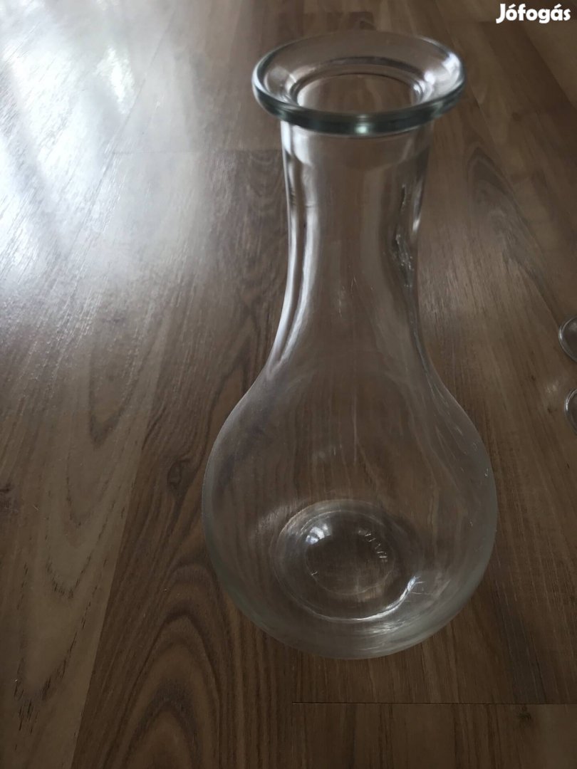 Eladó üveg váza