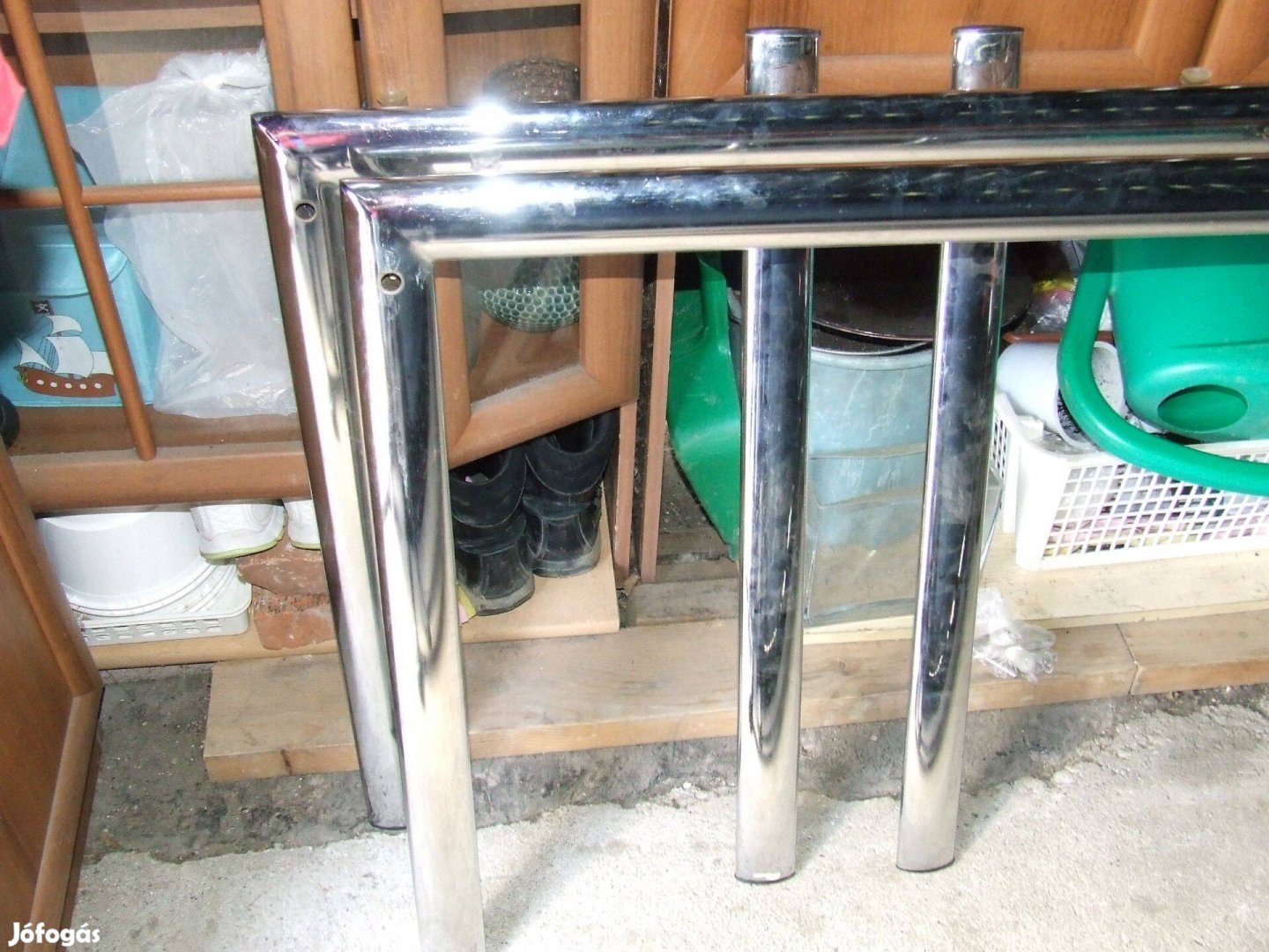 Eladó üvegasztalétkezőasztal