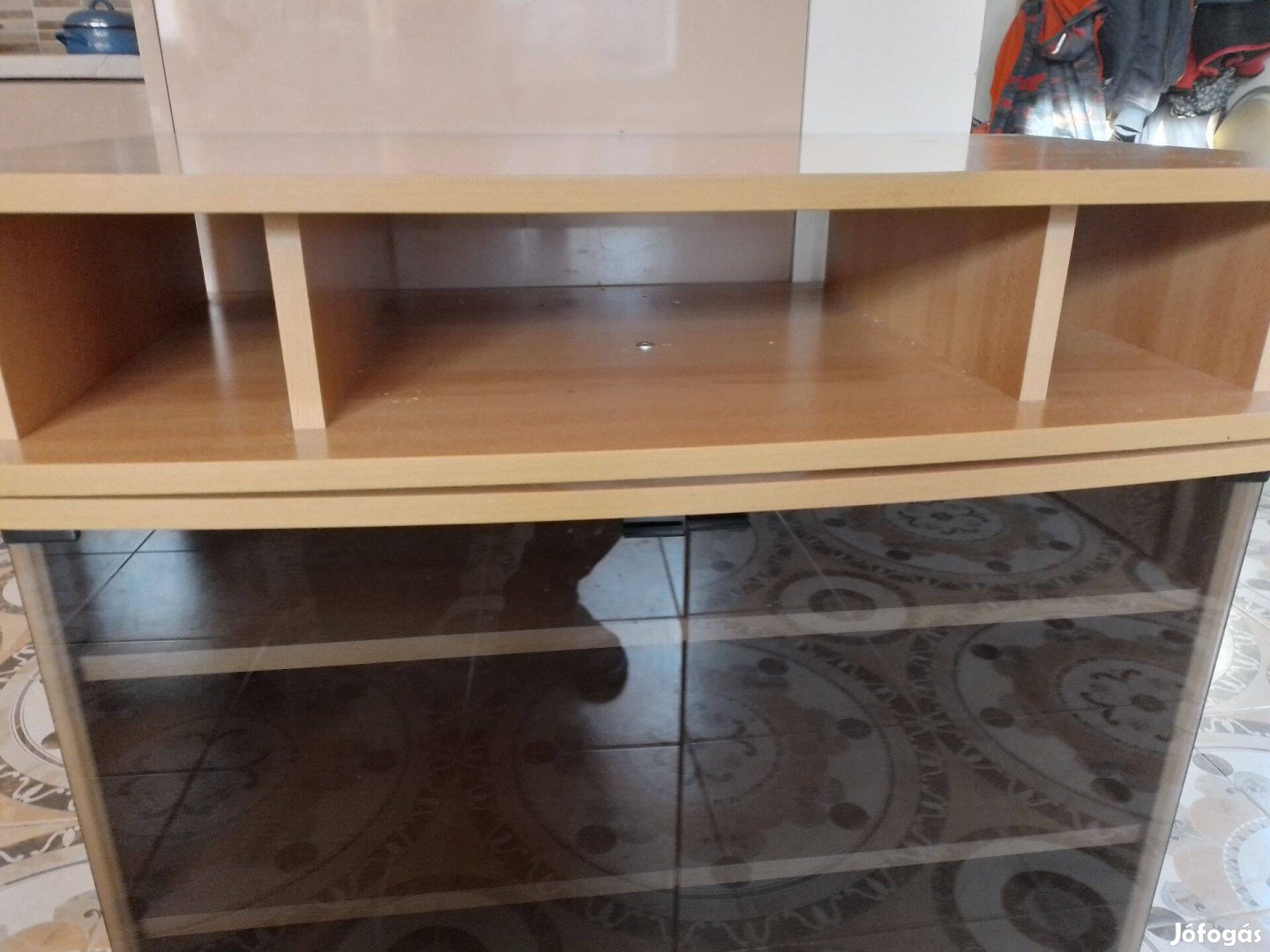 Eladó üveges TV asztal!