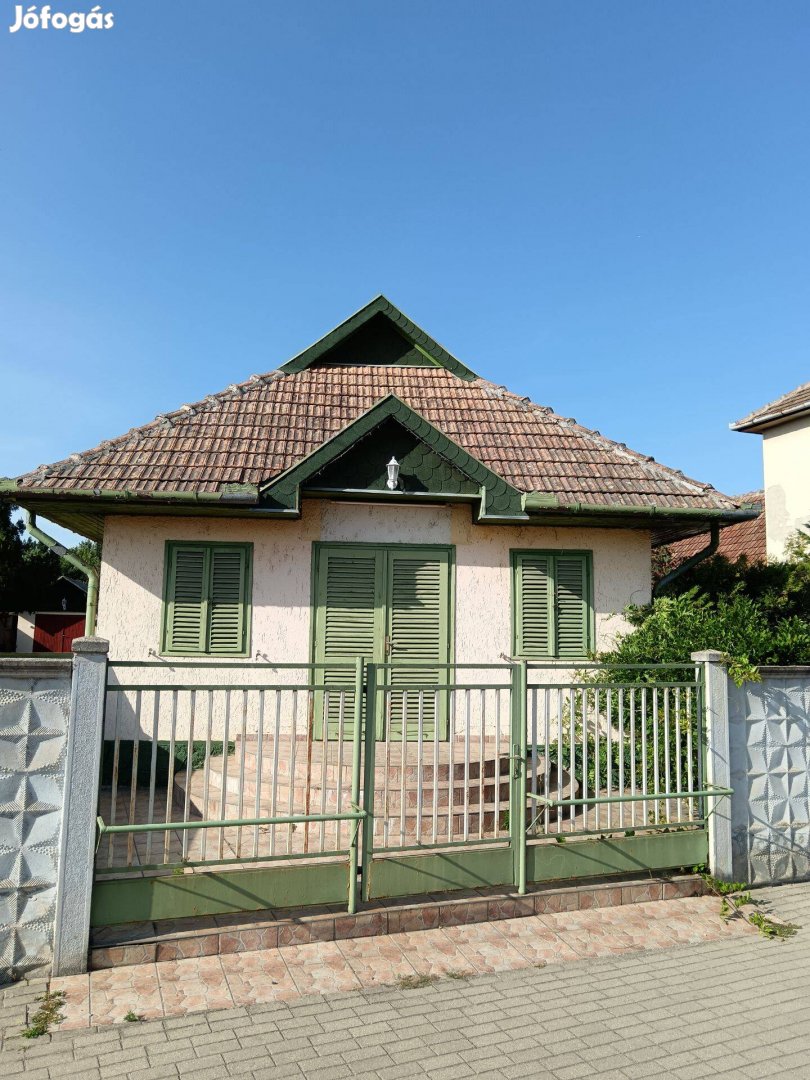 Eladó üzlethelyiség