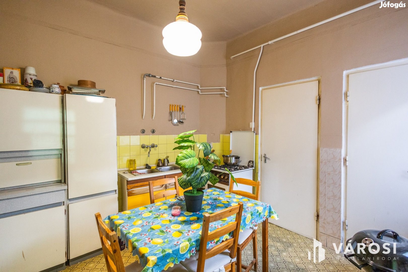 Eladó üzlethelyiség Gyulán a posta mellett
