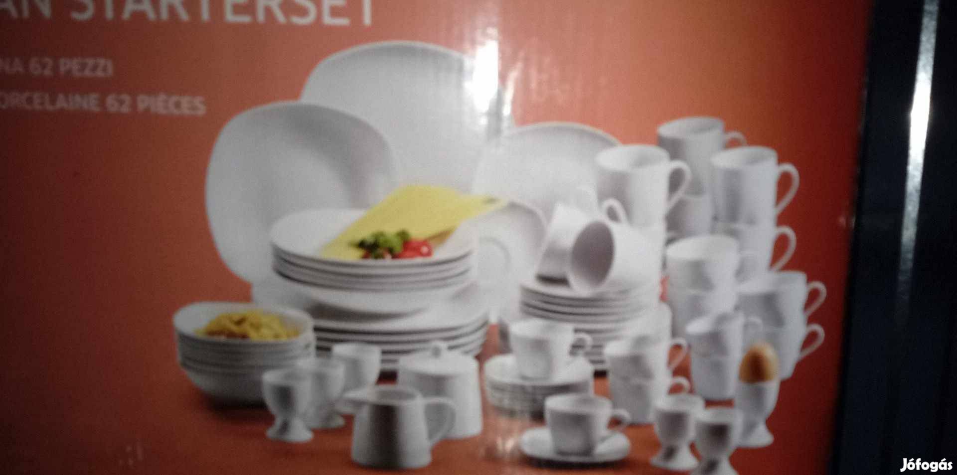 Eladó vadiúj 62 darabos porcelán készlet