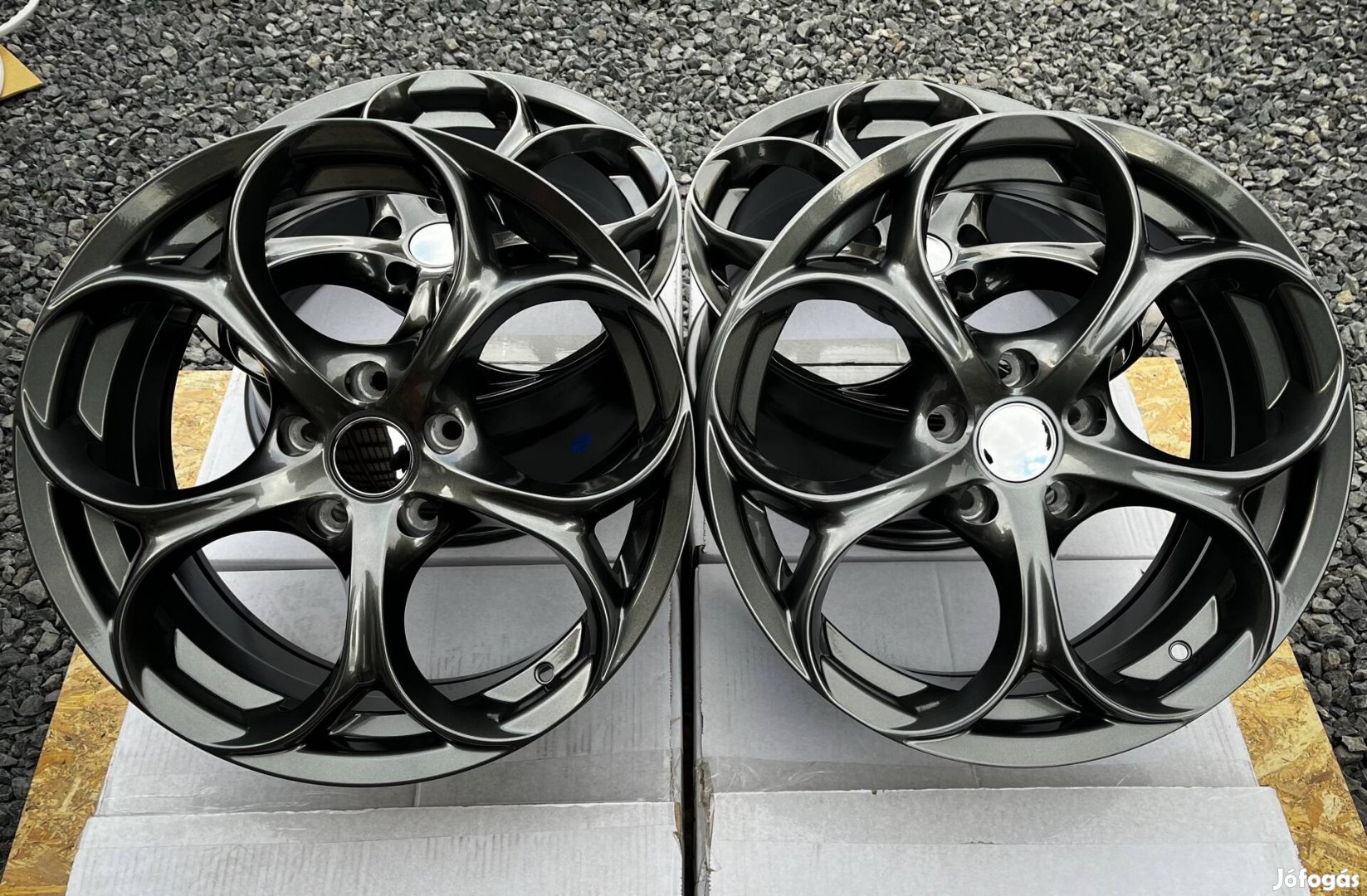 Eladó vadonatúj Rolo Graphite R19 - 5x110 alufelni