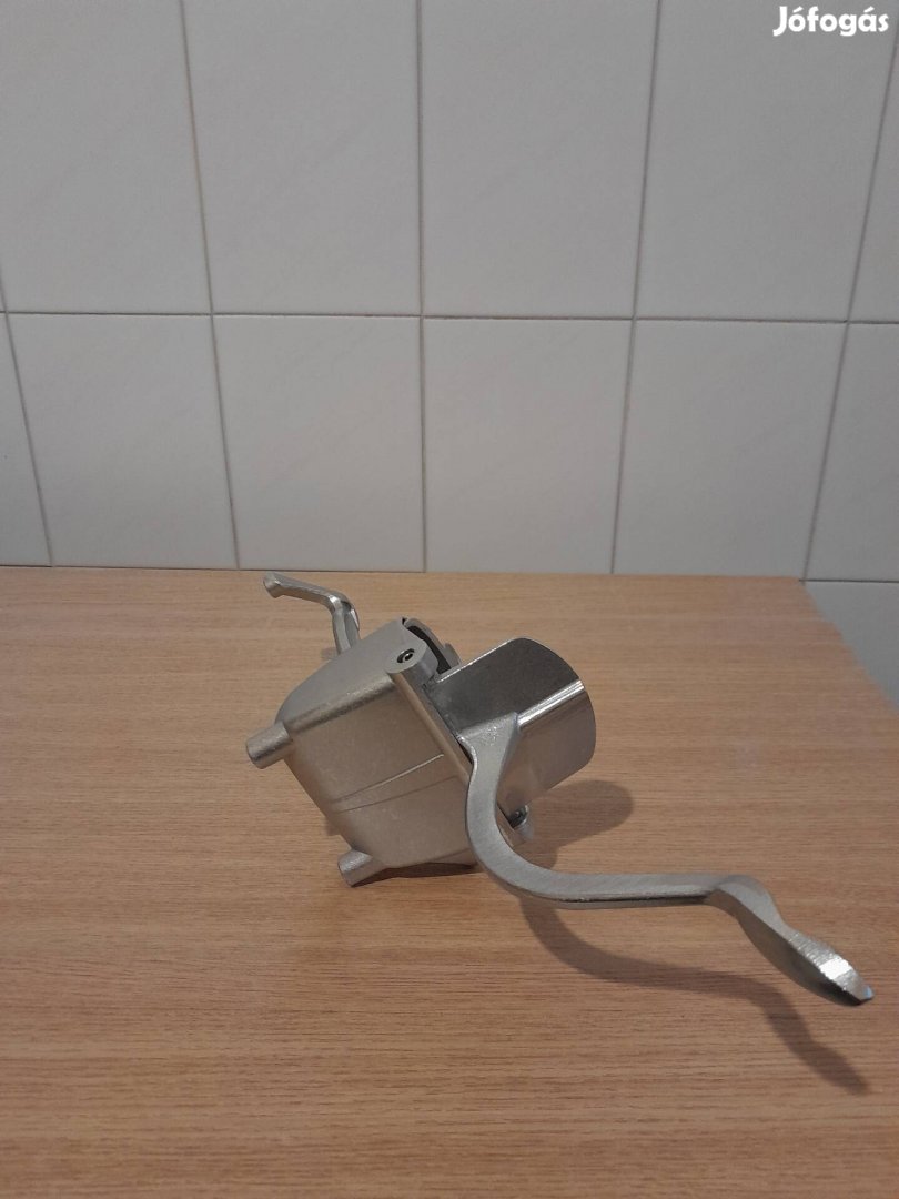 Eladó vadonatúj aluminium gyümölcsprés