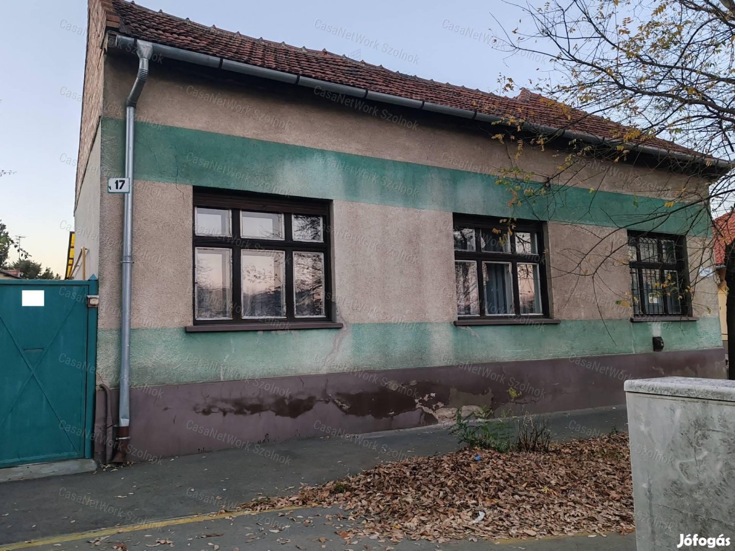 Eladó vállalkozásra kiváló, 102nm-es ház Szolnok forgalmas