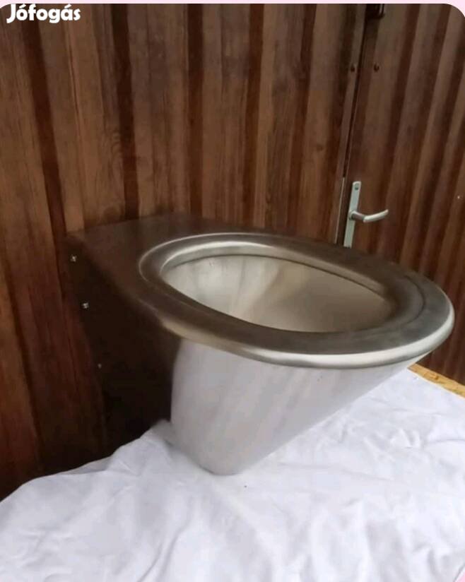 Eladó vandálbiztos fali wc