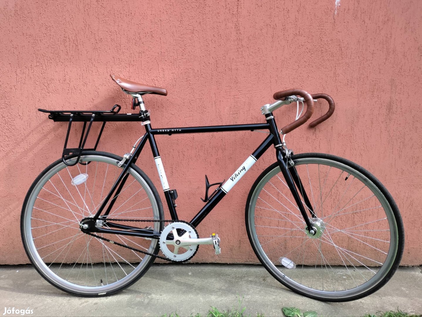 Eladó városi kerékpár + csomagtartó + biciklis táska