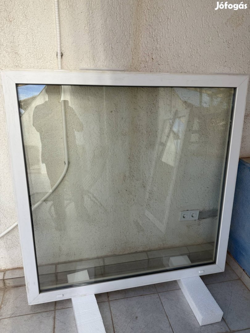 Eladó világító ablak