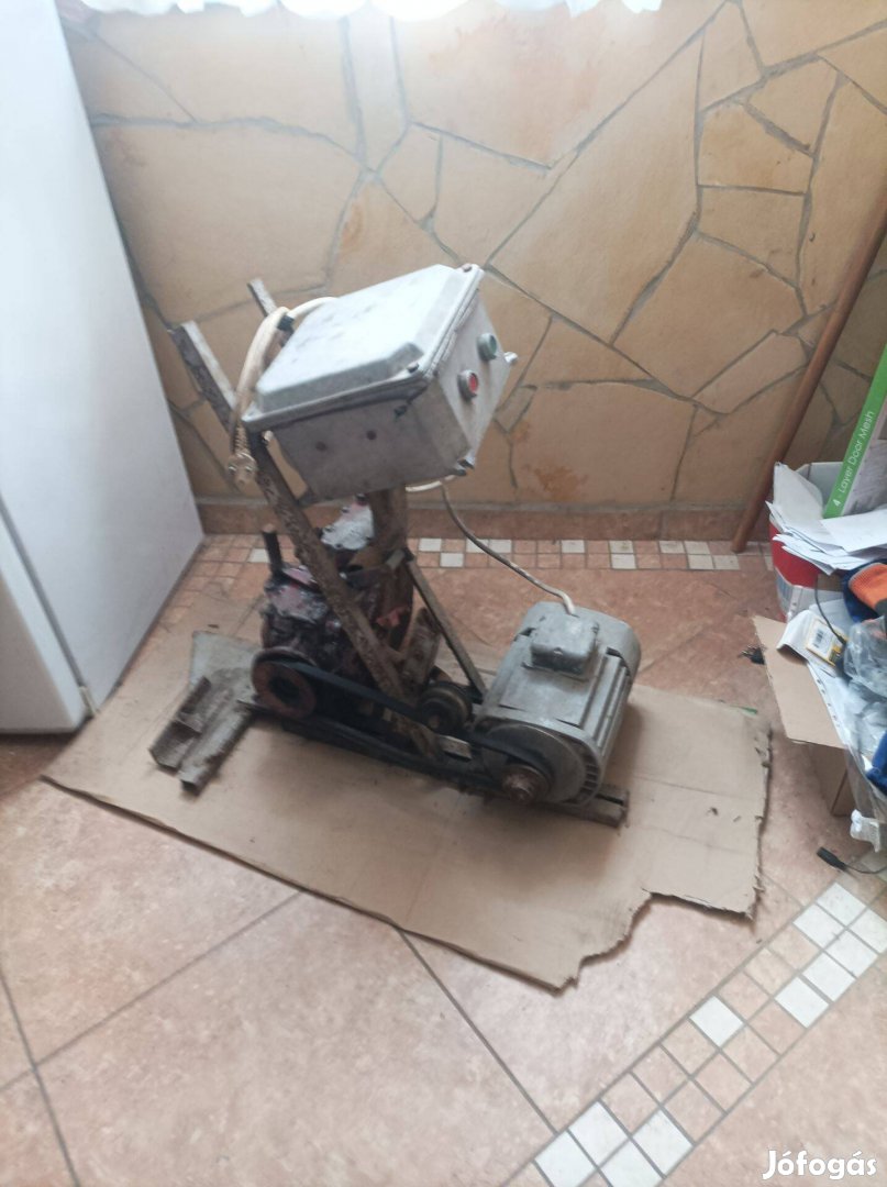 Eladó villanymotor hajtóművel egybeépítve