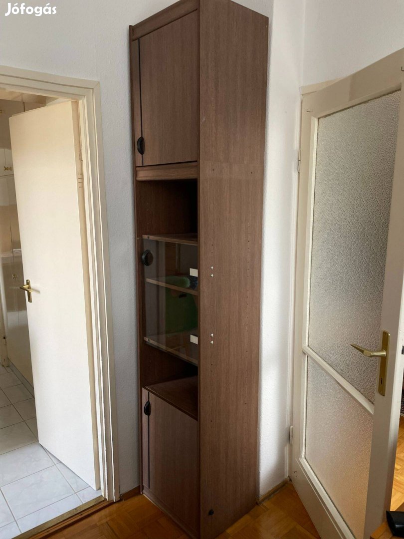 Eladó vitrines kis szekrény