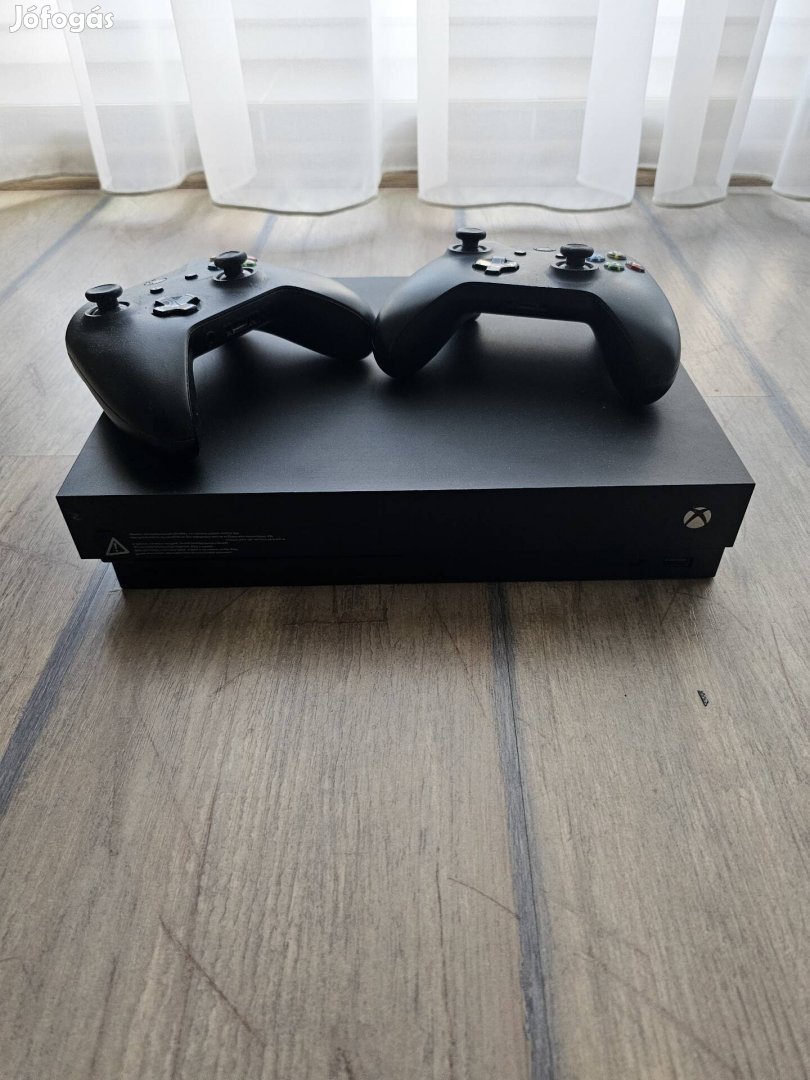 Eladó xbox one x, 2 kontrollerrel