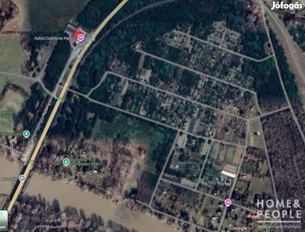 Eladó zárt kert Makón!