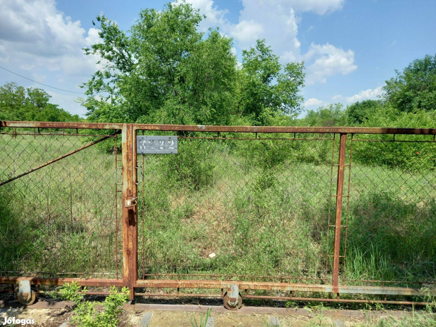 Eladó zártkert Sándorfalva. Harcsa utcában található. Szántó, 4161 m2-