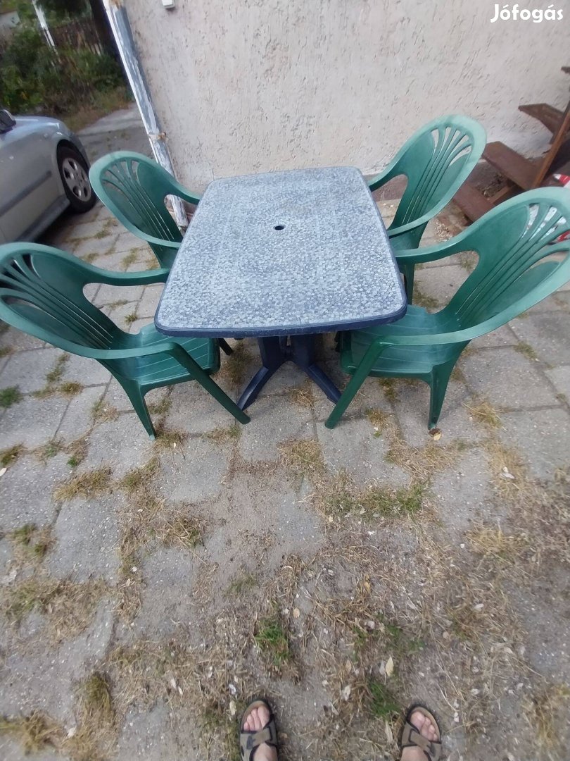 Eladó zöld kerti bútor