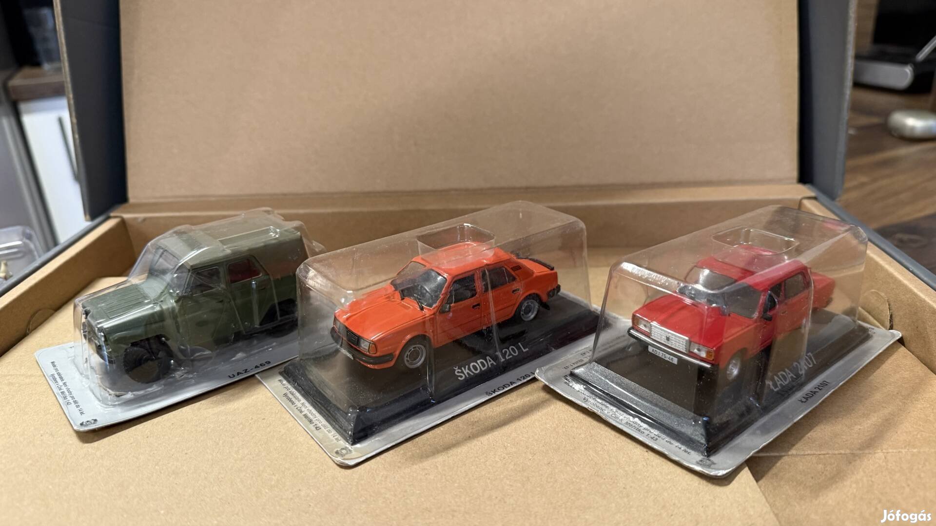 Eladóak a képeken látható 143-as bontatlan autómodellek