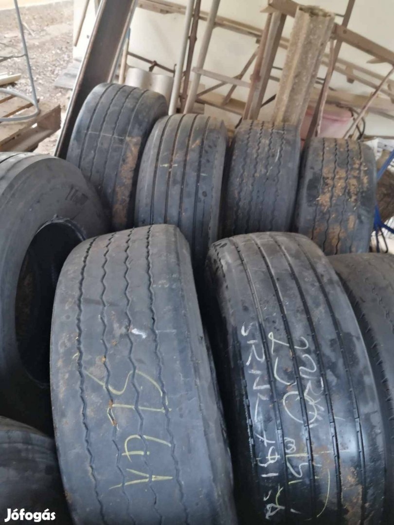 Eladók használt 385/65 R 22.5 kamion gumi abroncsok