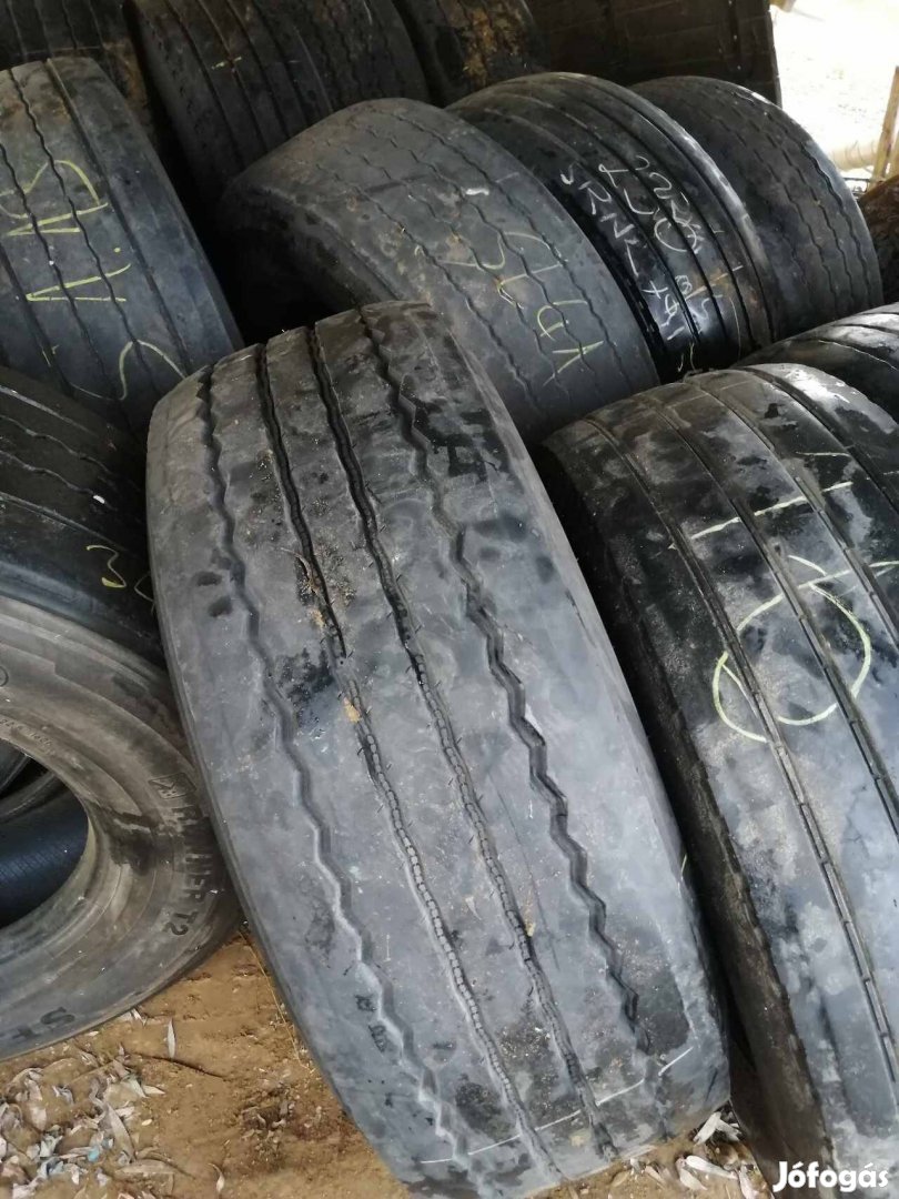 Eladók használt 385/65 R 22.5 kamion gumi abroncsok
