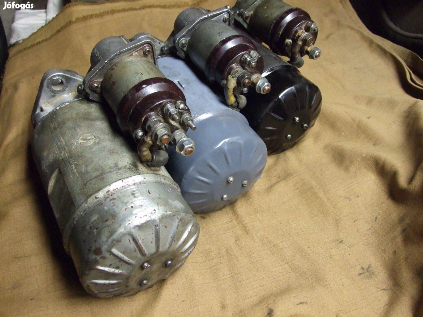 Eladók,indító motorok