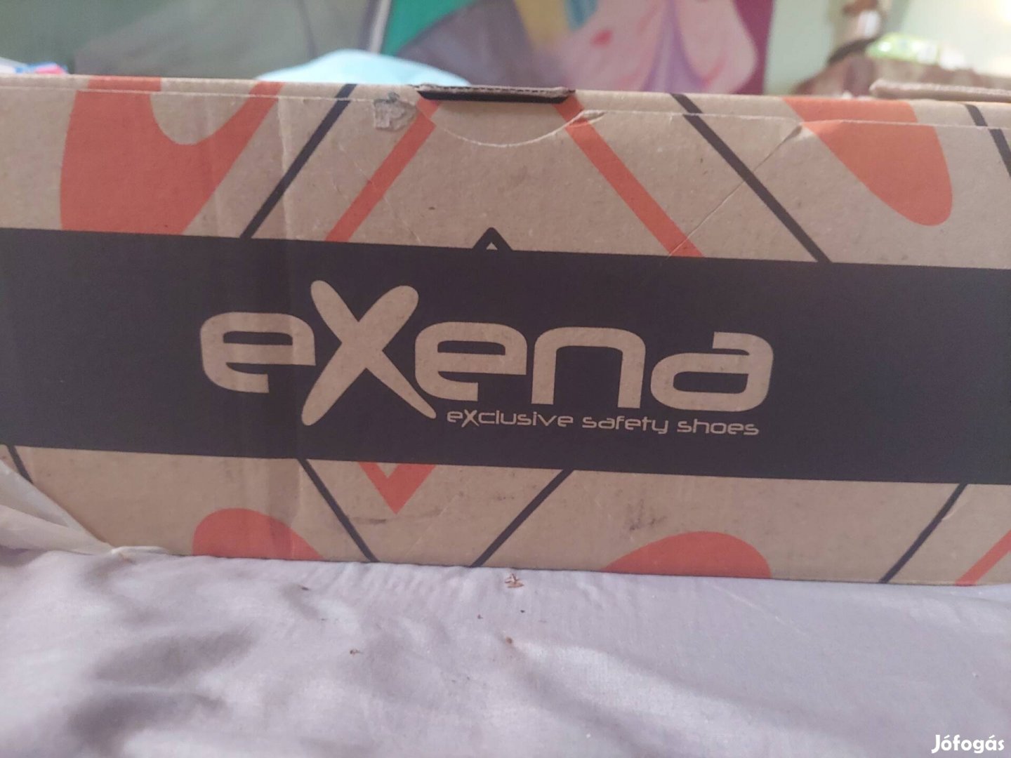 Eladóvá vált a képen látható Exena acélbetétes  cipő