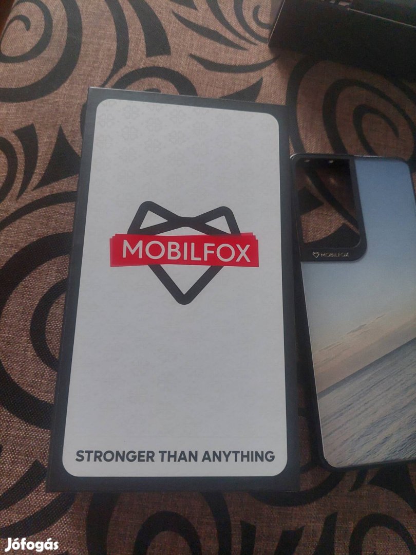 Eladóvá vált a képen látható új Mobil Tokok .