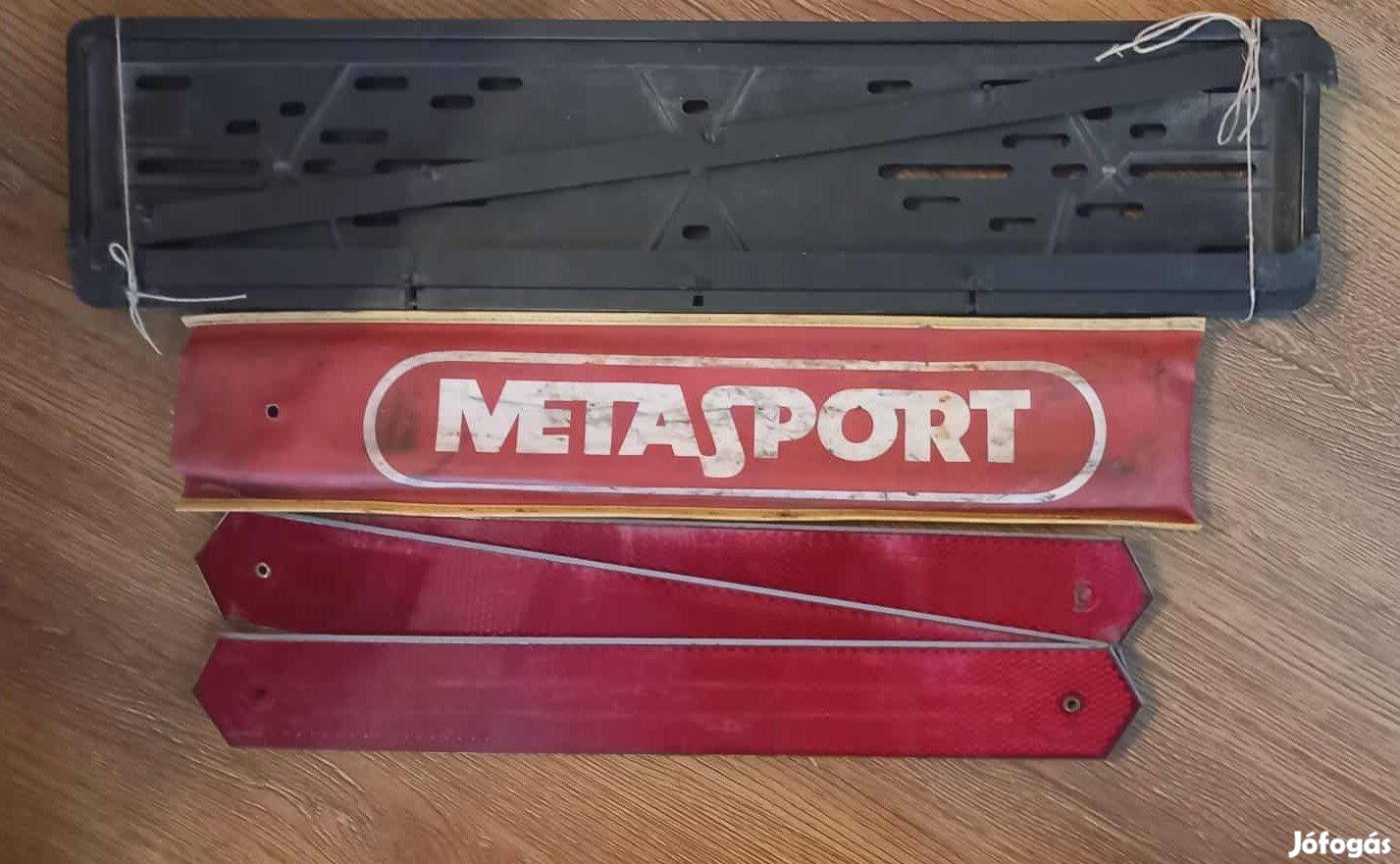 Elakadásjelző háromszög, 2 db.rendszámtartó,5 L.üzemanyagkanna eladó!