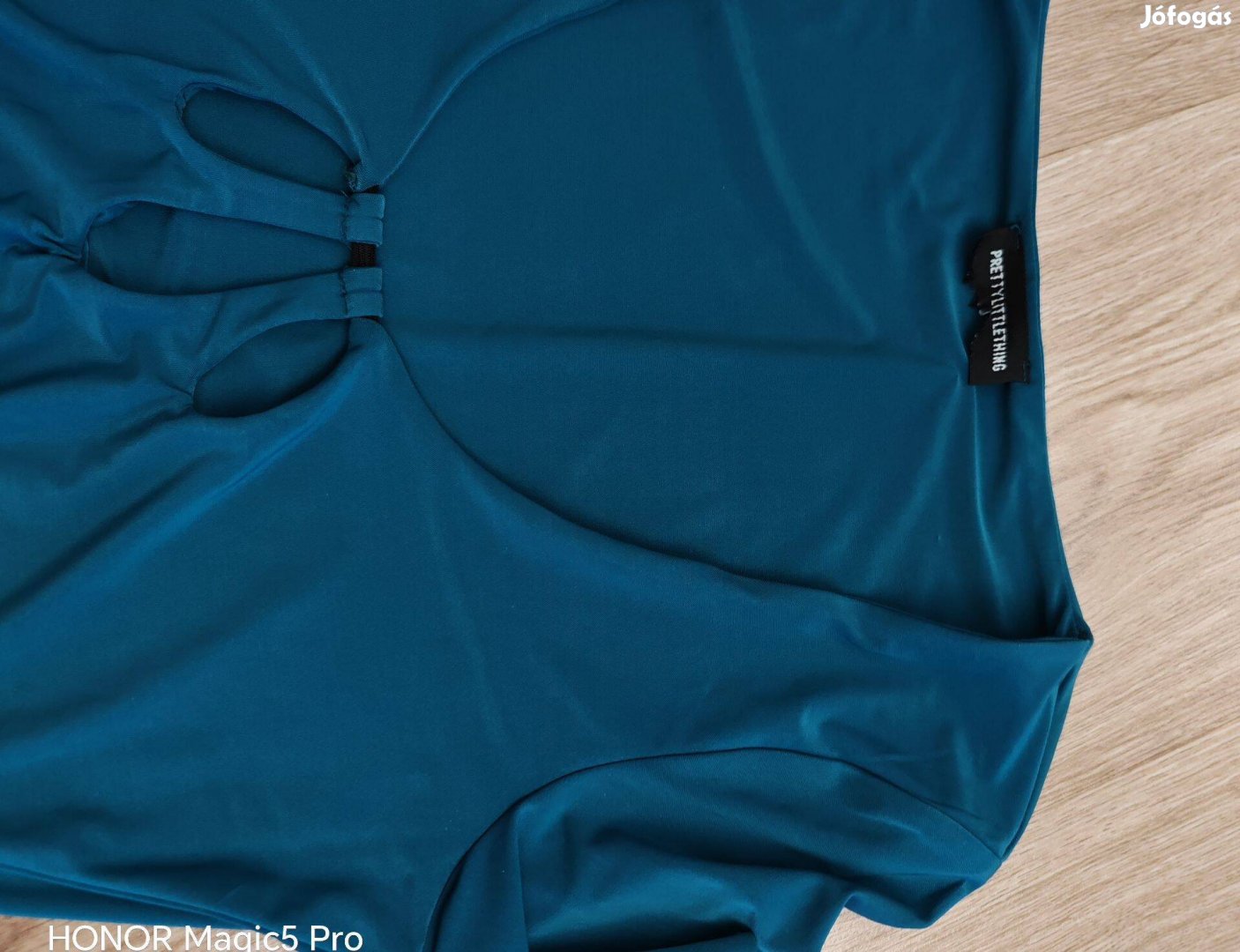 Elasztikus anyagu női ruha