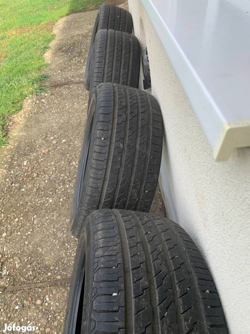 Eldó 225/45 R17 autgumi!