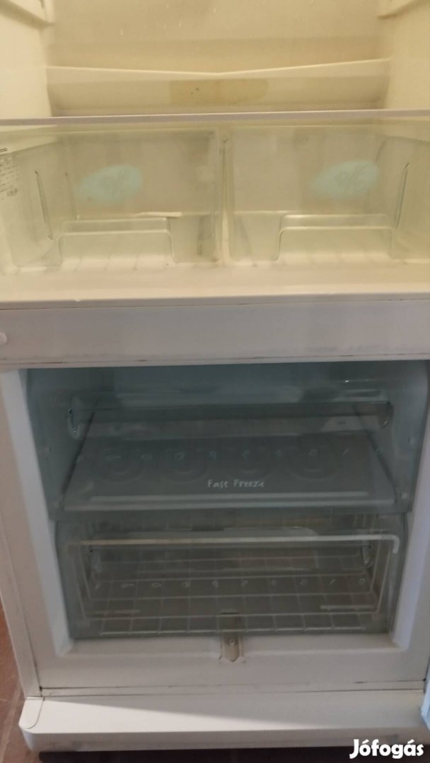 Electrolux 260 literes hűtőszekrény fagyasztó garanciával 