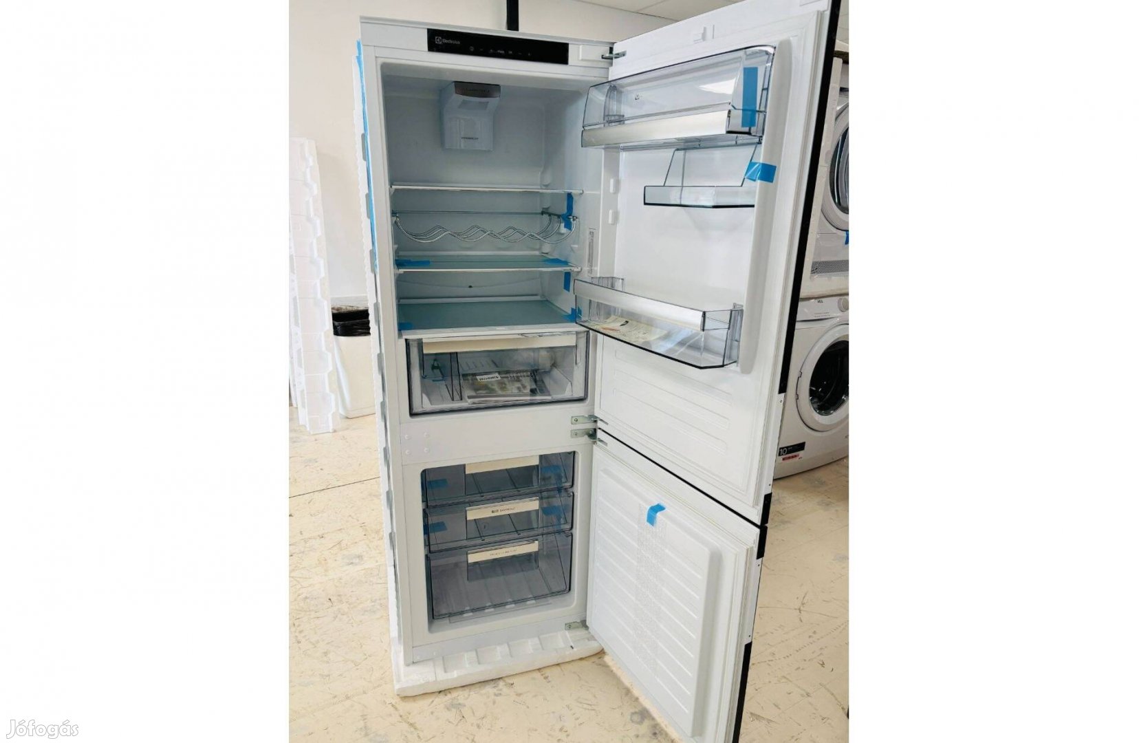 Electrolux EK276Bnrbr kombinált hűtőszekrény,226L, Nofrost -21%
