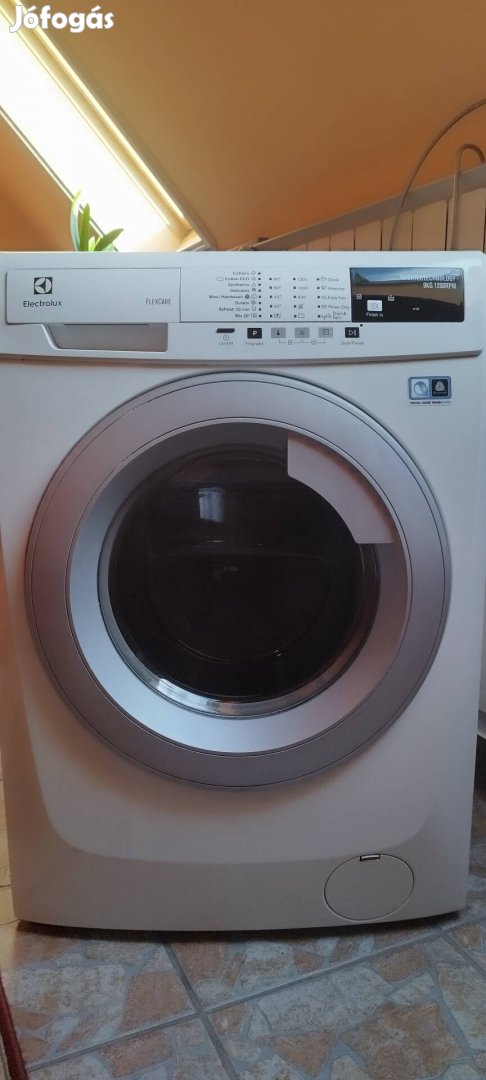 Electrolux elöltöltős 9kg, 1200rmp mosógép alkatrészek eladók.