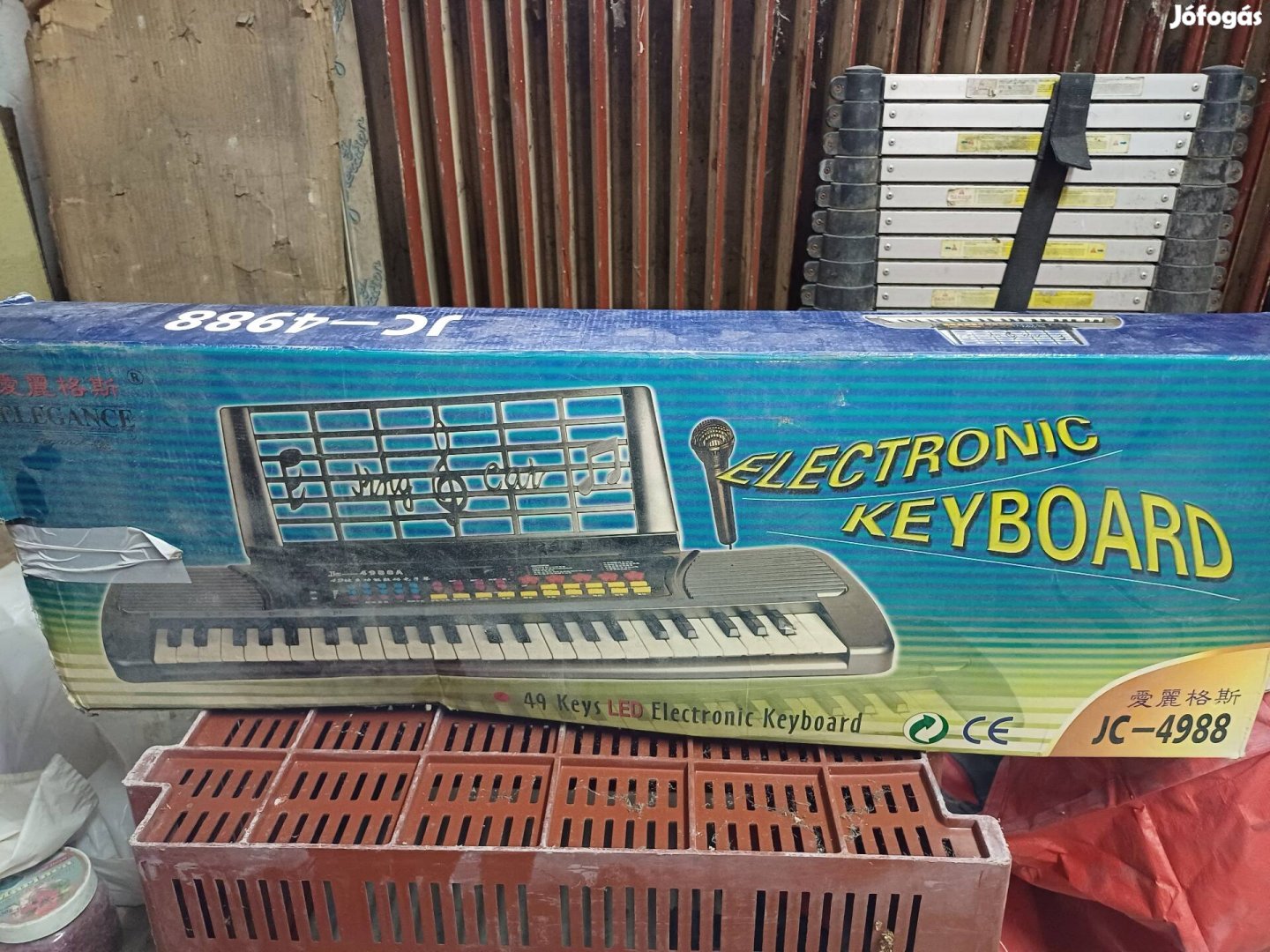 Electronic keyboard mikrofonnal