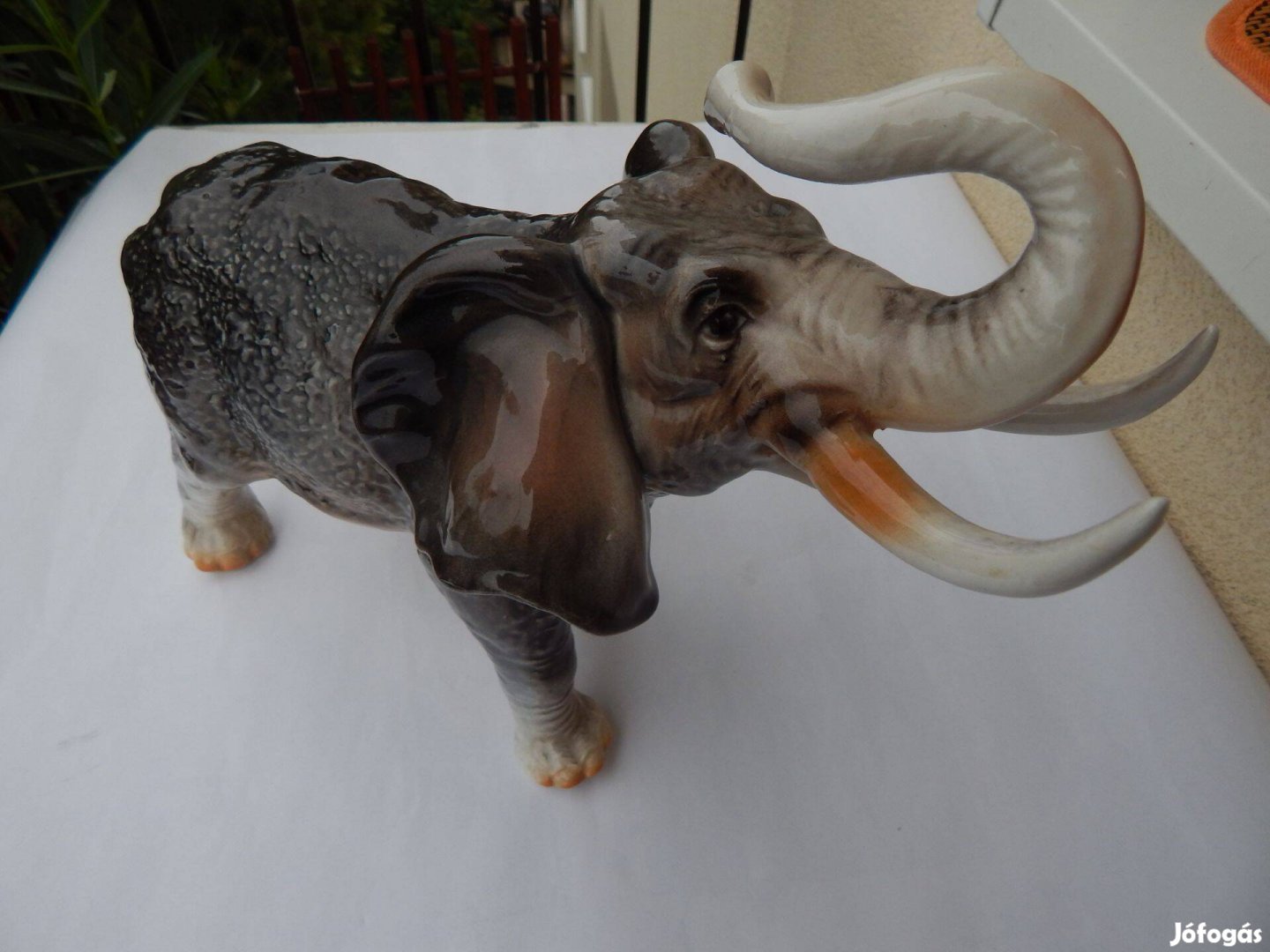 Elefánt Szobrocska Porcelánból (Szerencsehozó)