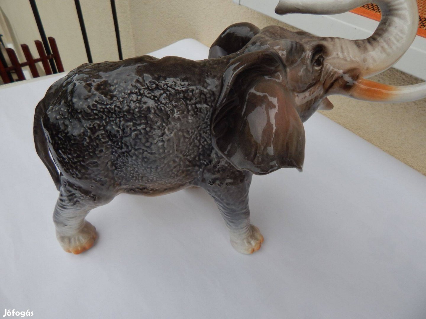 Elefánt Szobrocska Porcelánból Szerencsehozó