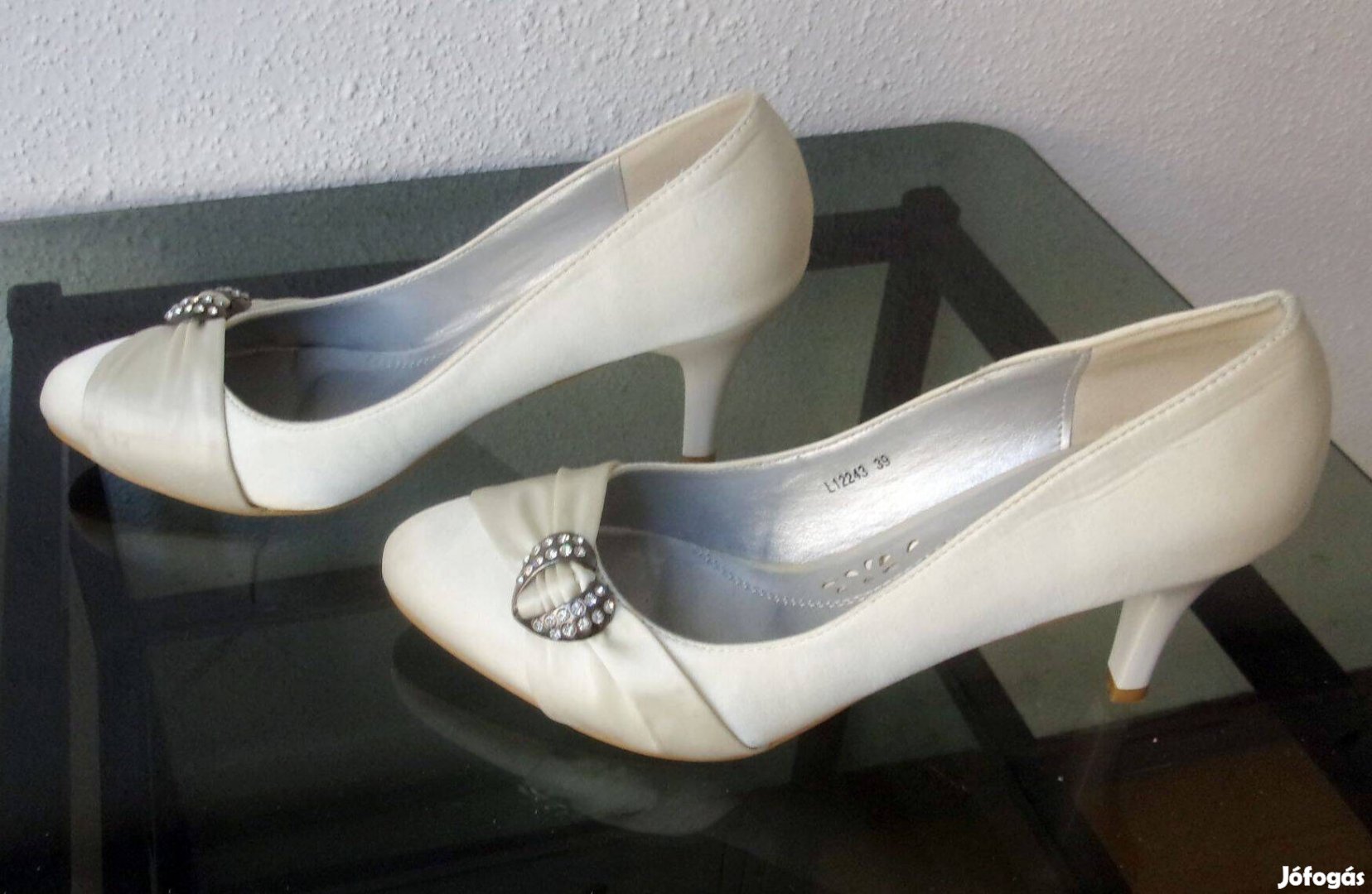Elegáns 39-es női cipő Újpest központ közelében