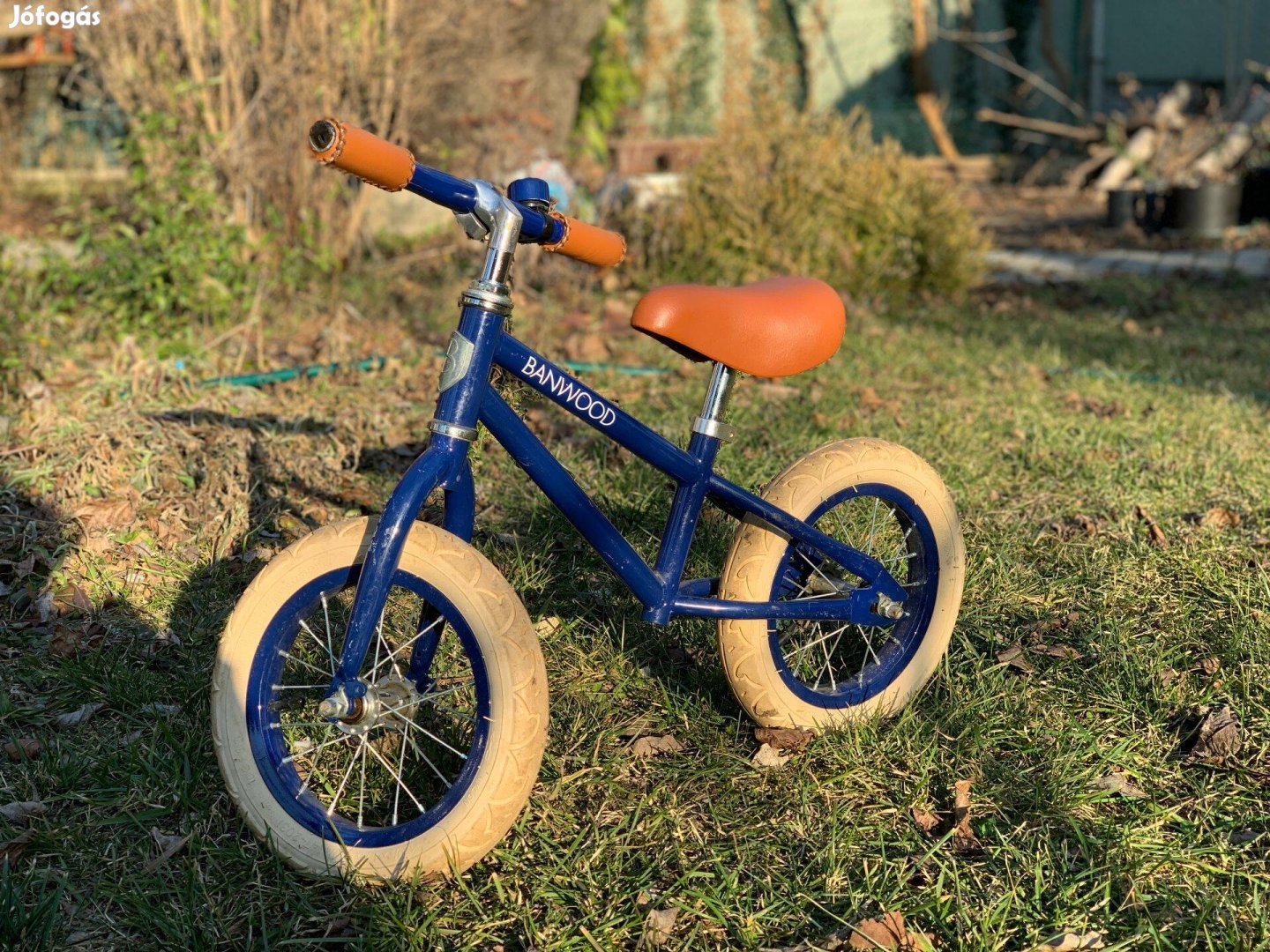 Elegáns Banwood futóbicikli bőr markolattal