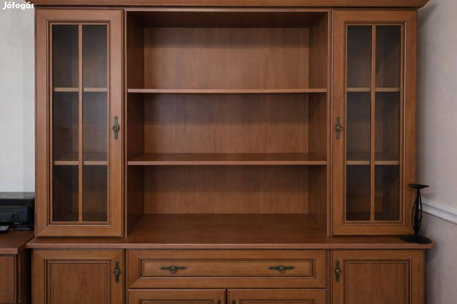 Elegáns Black Red White Brw New York vitrines tálalószekrény