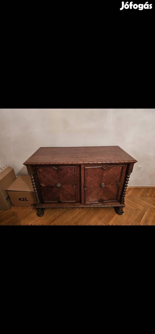 Elegáns XX. századi tömör tölgy alacsony szekrény