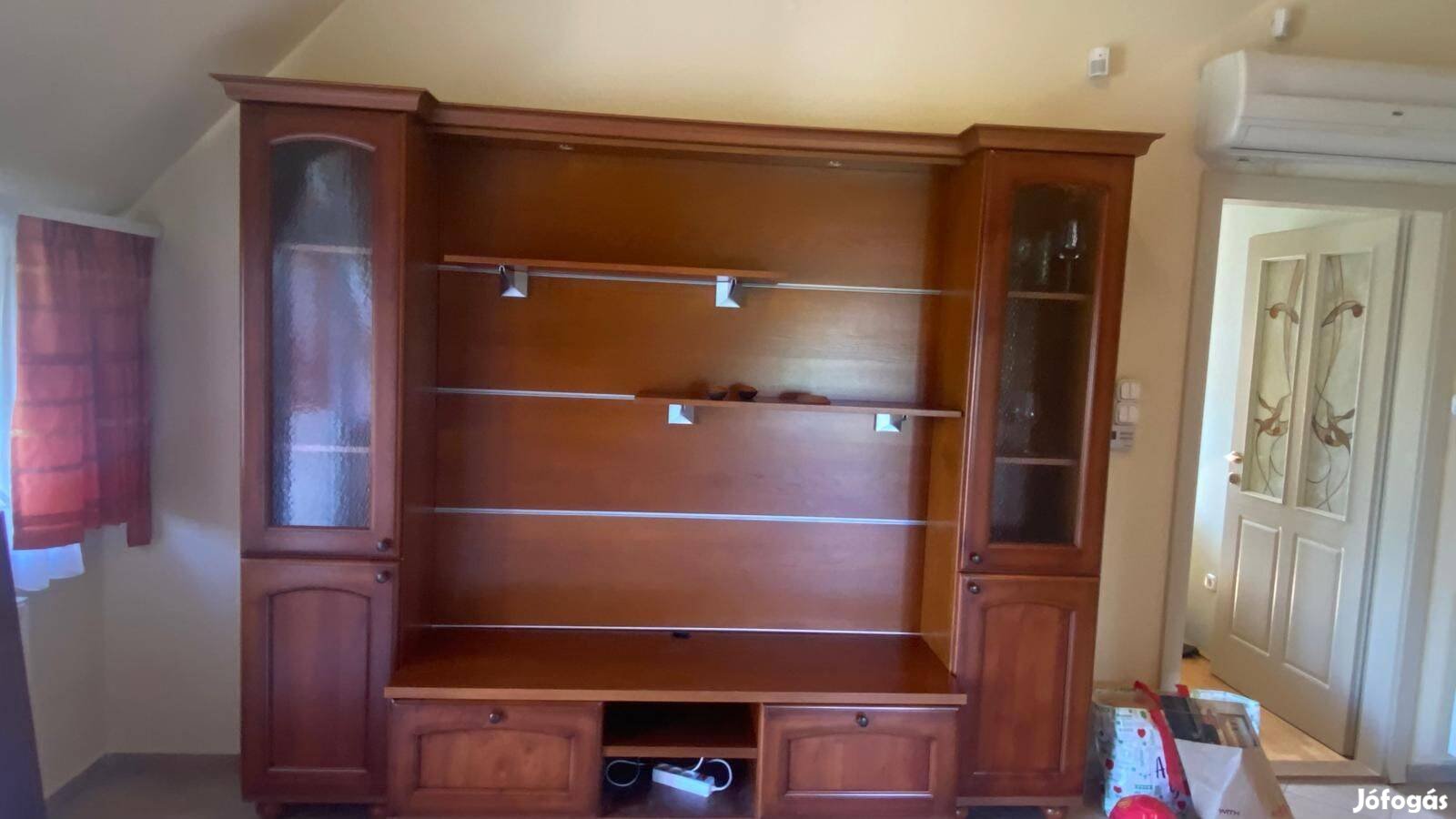 Elegáns, klasszikus nappali szekrénysor 254 x 216 cm, kitűnő álla